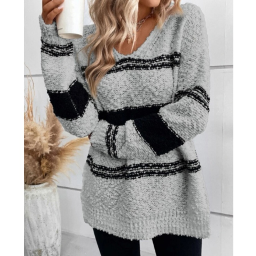 Cozy Swiss dot V neck popcorn sweater top - Picture 6 of 12